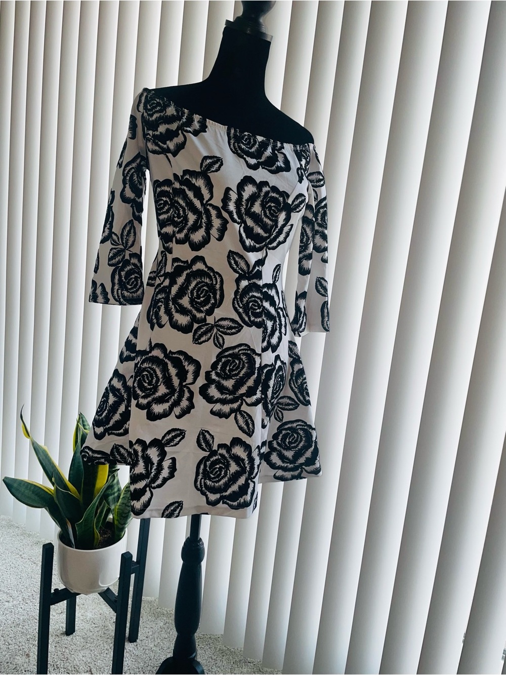 Glamorous Black & White Off-Shoulder Floral Dress UK 10